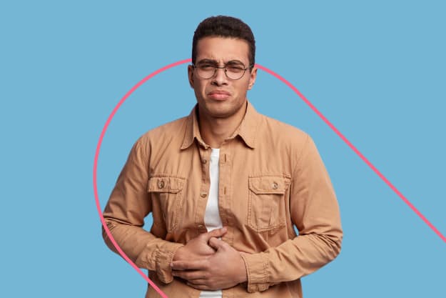 Hombre adolorido por estómago inflamado Hombre adolorido por estómago inflamado