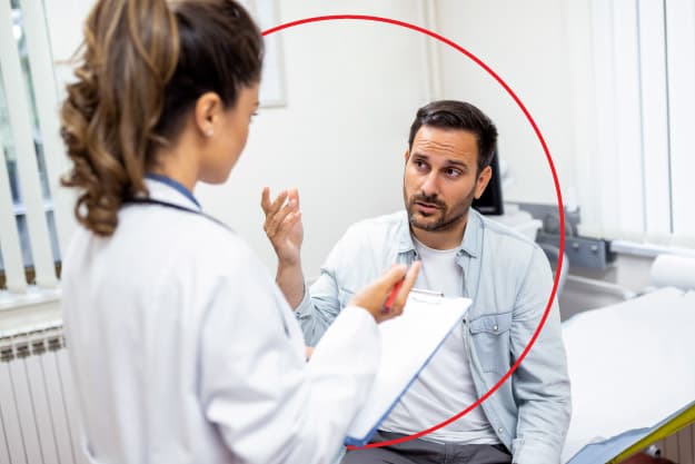 médica hablando de prevención de infecciones médica hablando de prevención de infecciones